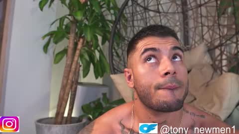 Snapshot of tony_newmen chatting on October 25, 10:22 pm tony online show from October 25, 10:22 pm