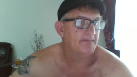 Snapshot of toolie49 chatting on February 19, 12:46 am toolie49 online show from February 19, 12:46 am