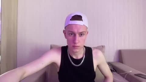 Travis online show from April 7, 9:31 am