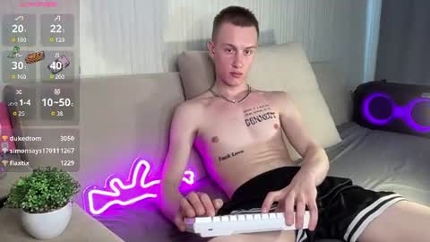 Travis online show from July 13, 9:33 am