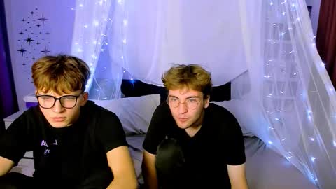 Snapshot of travis_wolf_ chatting on October 19, 7:17 pm Travis online show from October 19, 7:17 pm