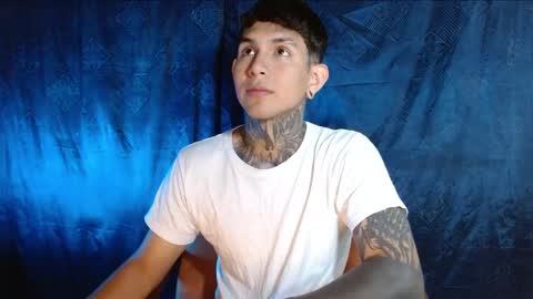 Snapshot of travistanner28 chatting on December 24, 9:44 pm TRAV - INDEPENDENT MODEL online show from December 24, 9:44 pm