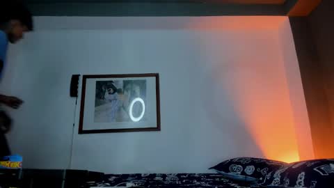 TRAV - INDEPENDENT MODEL online show from November 11, 7:08 pm