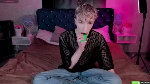 TrevorBenson online show from November 6, 3:09 am