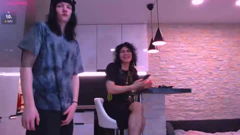 Max  online show from February 8, 6:45 pm