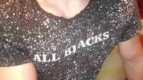 Snapshot of troncq chatting on February 19, 7:06 am Troncq online show from February 19, 7:06 am