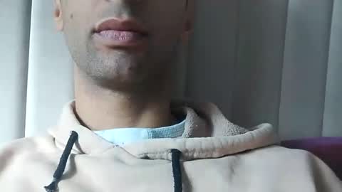 Snapshot of tunisiensexyguy chatting on December 29, 11:29 am TunisienSexyGuy online show from December 29, 11:29 am