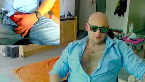 Snapshot of twardyidlugi chatting on March 9, 1:37 pm twardyidlugi online show from March 9, 1:37 pm