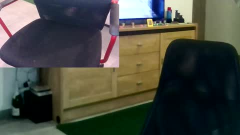 Snapshot of twardyidlugi chatting on October 19, 9:29 pm twardyidlugi online show from October 19, 9:29 pm