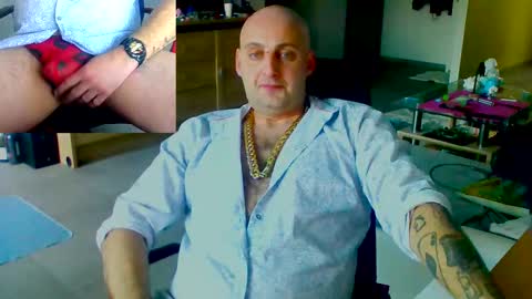 Snapshot of twardyidlugi chatting on March 5, 8:00 am twardyidlugi online show from March 5, 8:00 am