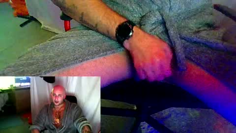 Snapshot of twardyidlugi chatting on December 15, 10:48 pm twardyidlugi online show from December 15, 10:48 pm