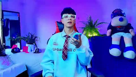 Snapshot of twink_sebas_ chatting on October 12, 7:08 pm Bad boy sebastian online show from October 12, 7:08 pm
