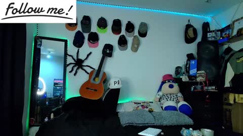 Snapshot of twink_sebas_ chatting on December 6, 10:52 pm Bad boy sebastian online show from December 6, 10:52 pm