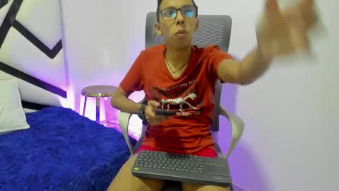 Snapshot of twinkd_asian chatting on October 21, 3:09 am David online show from October 21, 3:09 am