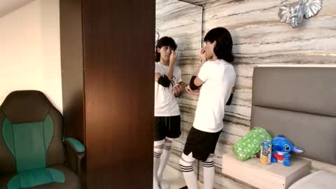    online show from November 27, 5:00 am