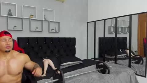 tyler_hank1 online show from July 5, 4:19 am