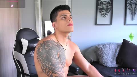 Snapshot of tyler_muscle chatting on December 9, 3:45 pm David online show from December 9, 3:45 pm