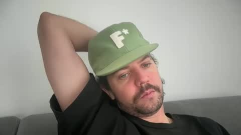 Tyleruzi online show from February 5, 9:07 pm