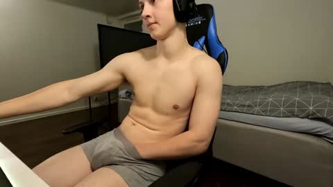 uijiujui online show from December 3, 7:11 pm