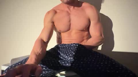 Um CM online show from February 3, 9:31 pm