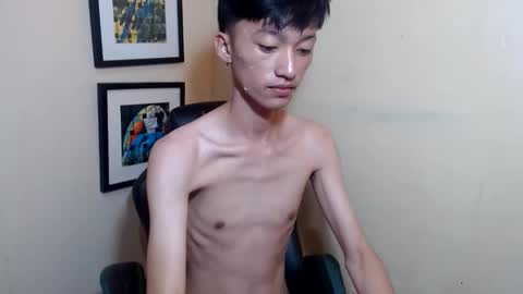 urasian_femboyxxx online show from March 27, 3:24 pm