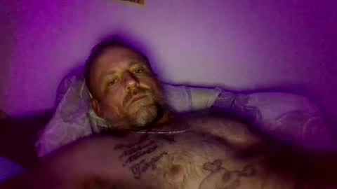 Snapshot of urdaddy875867 chatting on December 27, 10:55 am urdaddy875867 online show from December 27, 10:55 am