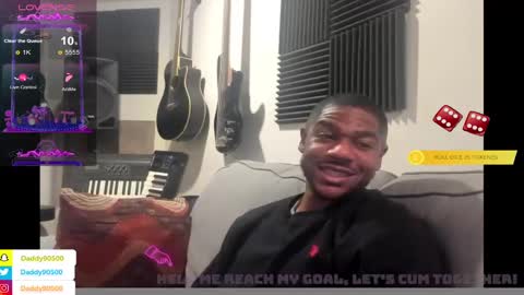 Snapshot of urnewdaddy90 chatting on December 9, 5:40 am Big Daddy online show from December 9, 5:40 am