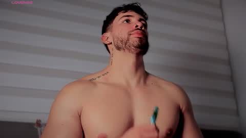 valenthinoking online show from November 19, 4:56 am