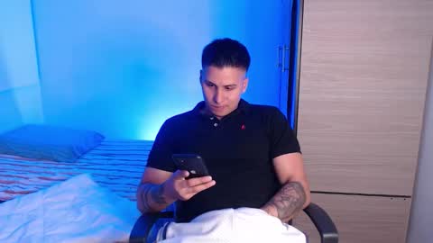 VALENTINO online show from March 8, 11:09 pm