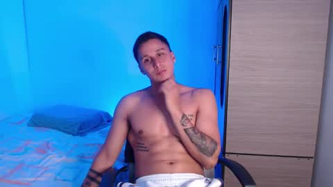 Snapshot of valentinosex_1 chatting on October 14, 2:07 am VALENTINO online show from October 14, 2:07 am