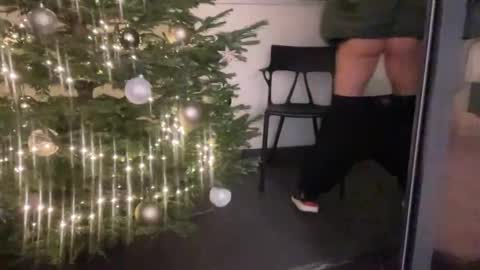 Snapshot of valeraden chatting on December 9, 12:45 am Couple online show from December 9, 12:45 am