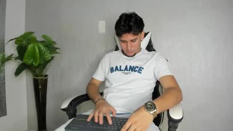 Valentino online show from April 14, 7:57 pm