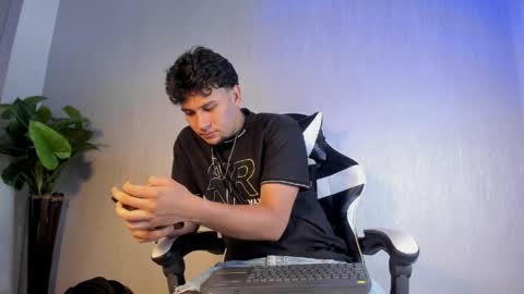 Valentino online show from April 5, 7:21 pm