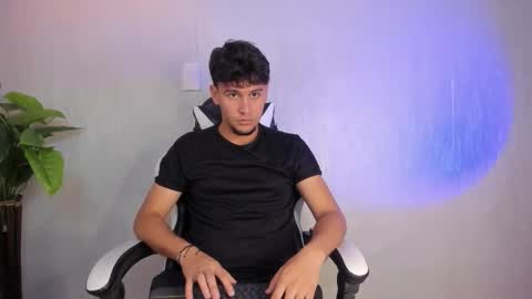 Valentino online show from March 21, 7:29 pm