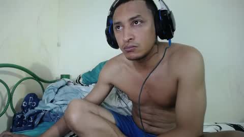 Snapshot of varmico chatting on February 10, 12:52 am Harold online show from February 10, 12:52 am
