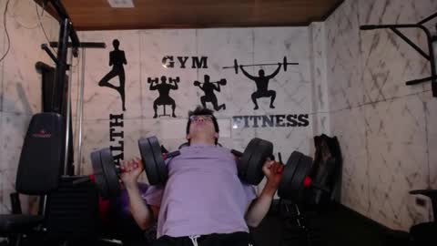 Victor Oliveira online show from April 16, 8:20 pm