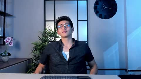 Victor Oliveira online show from April 9, 7:42 pm