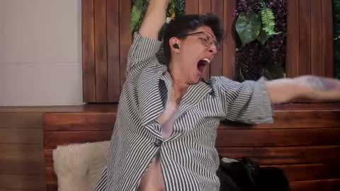 Victor Oliveira online show from April 11, 8:23 pm