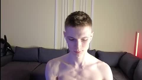 Max online show from March 4, 5:42 pm