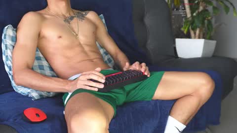 VITO BENZ online show from October 22, 8:45 pm