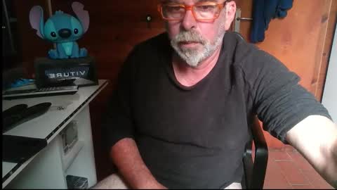 Snapshot of vuda77 chatting on October 19, 1:36 pm oscar online show from October 19, 1:36 pm