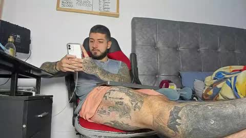 vyxen_ online show from March 26, 8:57 pm