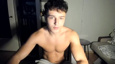 wee_willy_winky online show from June 12, 10:18 pm