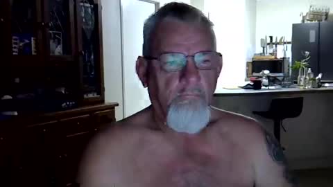 Wellhelloo online show from February 14, 6:25 pm