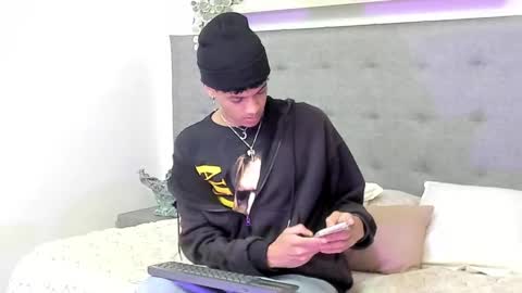 WES online show from February 25, 3:57 pm