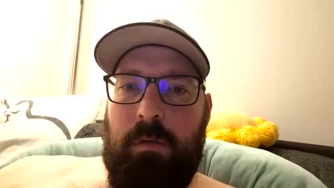 wheely19871606 online show from December 18, 11:19 pm