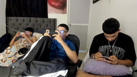 white online show from April 15, 8:25 am