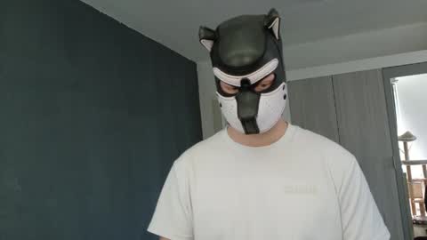 white_pup online show from April 21, 11:16 am