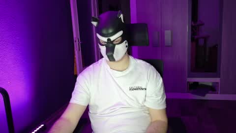 white_pup online show from April 13, 6:41 pm