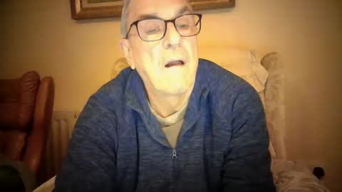 whitebriefs009 online show from January 16, 5:05 pm